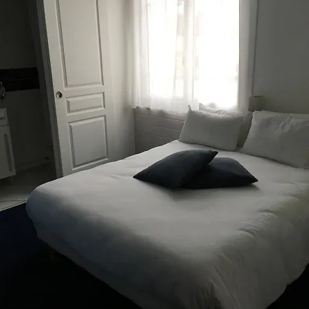 Hotel La Pergola D'arcachon 2*